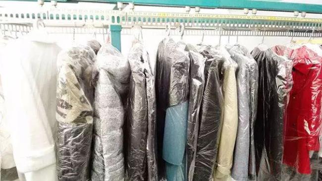 洗衣机洗完羽绒服一坨怎么办