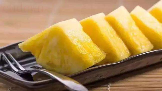 菠萝吃前需要盐水泡吗