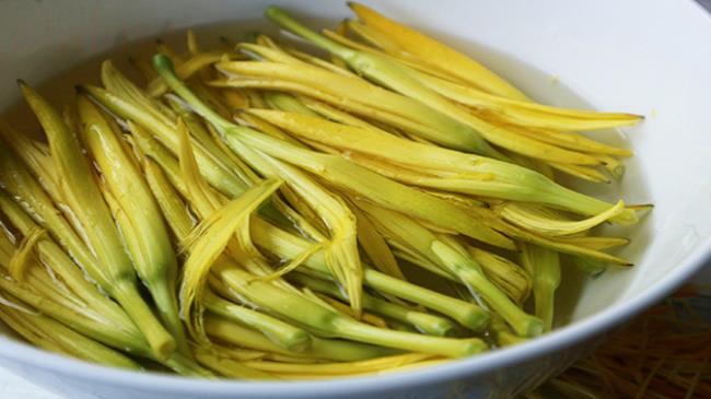 黄花菜怎样去酸味