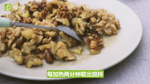 核桃的吃法-每加热两分钟取出搅拌