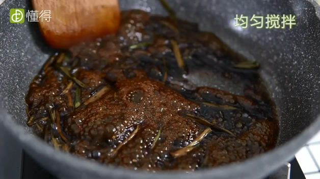 怎么做葱油拌面-加入生抽老抽白糖搅拌