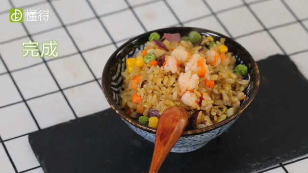 怎样做虾仁炒饭-炒饭完成