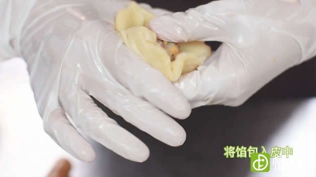 正宗酥皮五仁月饼的做法-包月饼