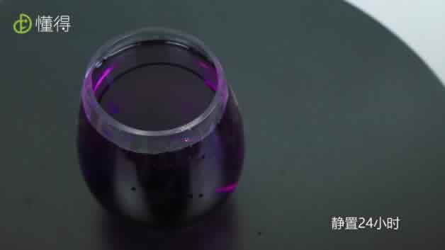鱼缸中加清水加高锰酸钾静置24小时