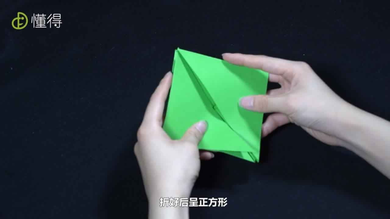 纸对折好后呈正方形