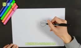 小孩踢足球简笔画（图文）