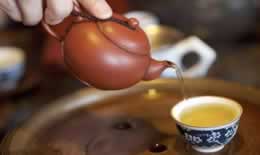 圆桌倒茶的顺序是什么