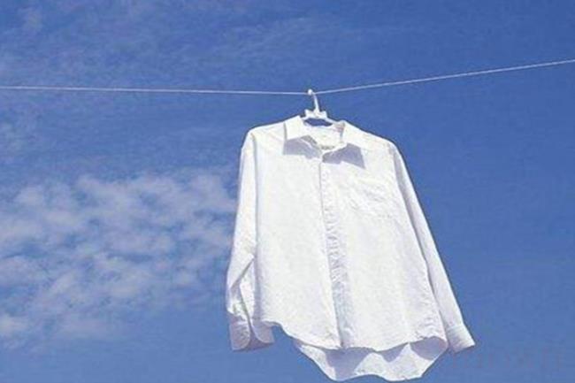 白色衣服的黄渍怎样去掉（白色衣服为什么变黄）