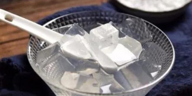白凉粉和吉利丁片哪个更健康（白凉粉能代替吉利丁吗）