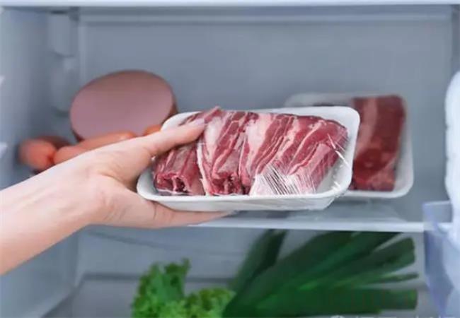 如何快速解冻肉类（用微波炉可以快速解冻）