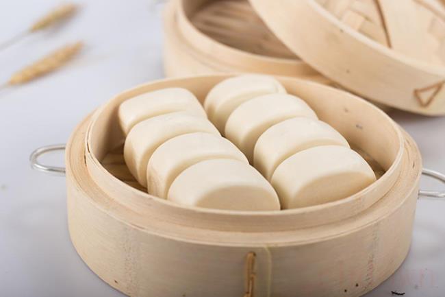 馒头一开锅就缩了是啥原因（馒头一开锅就缩了是面团没发好）