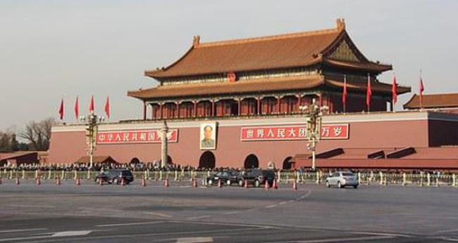 天安城门的屋顶采用什么（天安门城楼是什么时期修建的）