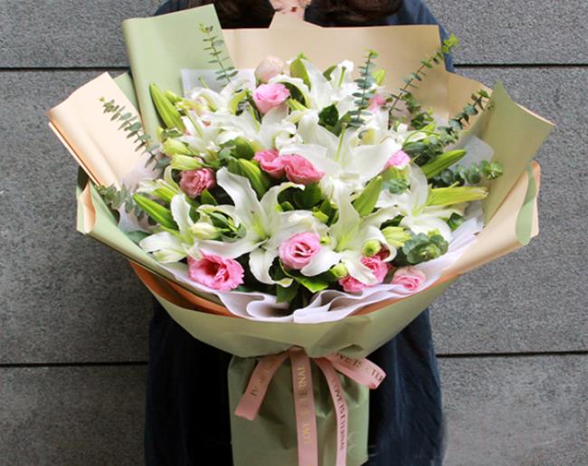 百合的花语是什么呀(百合花一般在哪些场合赠送) 百合的花语是什么呀(百合花一般在哪些场合赠送)