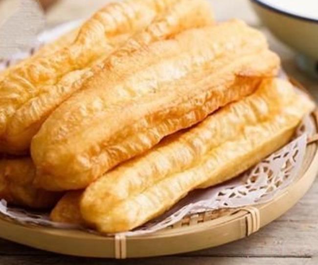 油条怎样做才能又酥又松软(油条的热量) 油条怎样做才能又酥又松软(油条的热量)