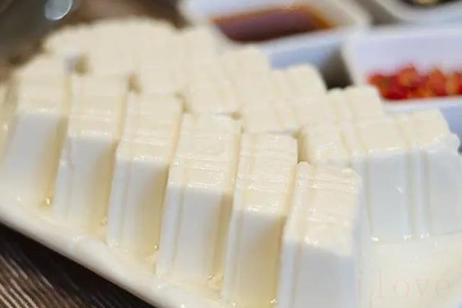 内酯豆腐与普通豆腐有什么区别（内酯豆腐与普通豆腐的口感一样吗）