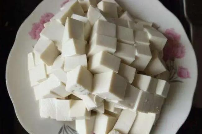 内酯豆腐与普通豆腐有什么区别（内酯豆腐与普通豆腐的口感一样吗）